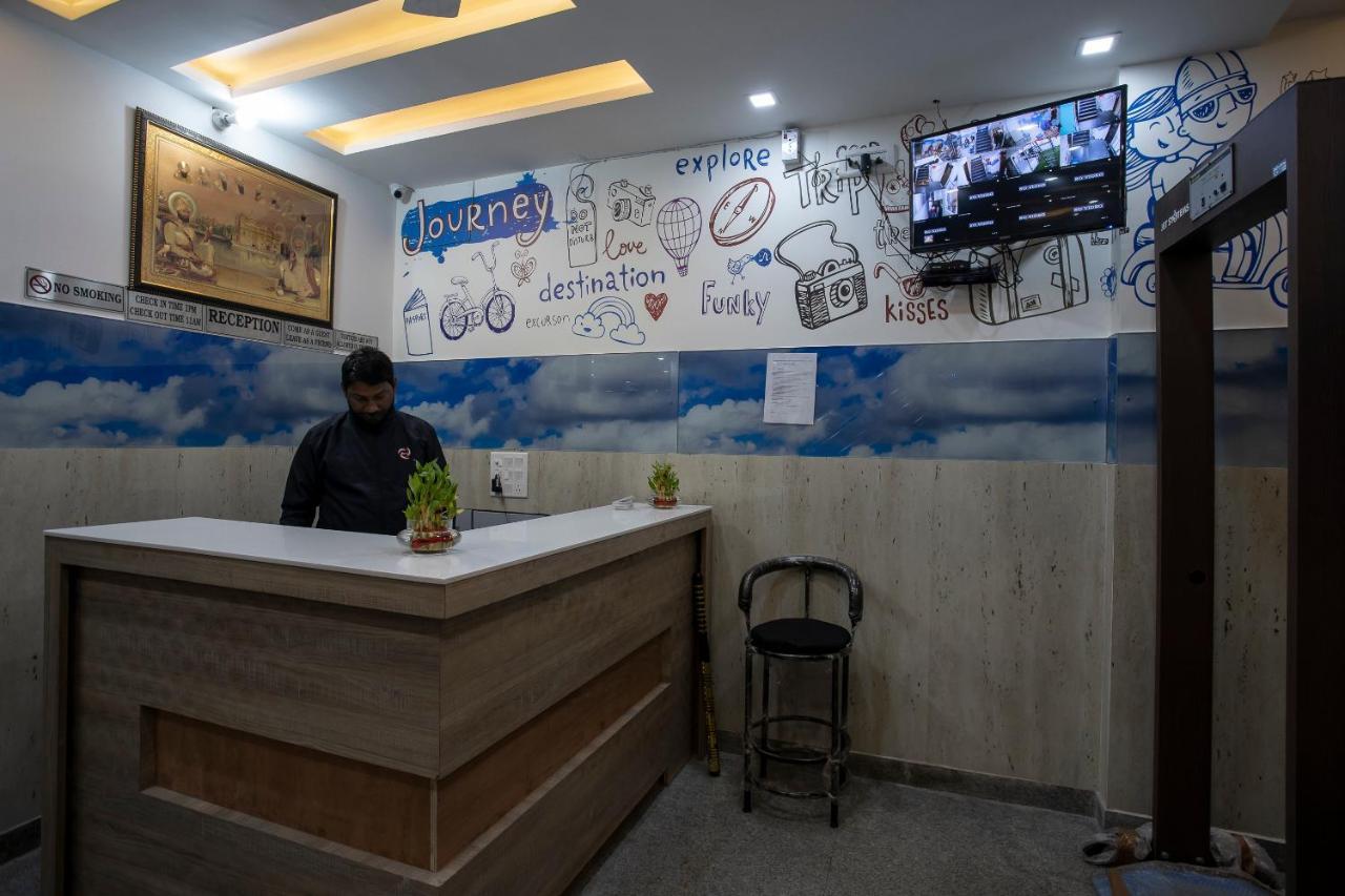 Готель Yes Boss By Backpackers Heaven Right In Centre Of Нью-Делі Екстер'єр фото